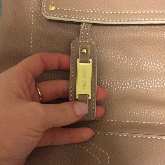 NINE WEST elbow bag, with cross body strap. - Picture 2 of 5